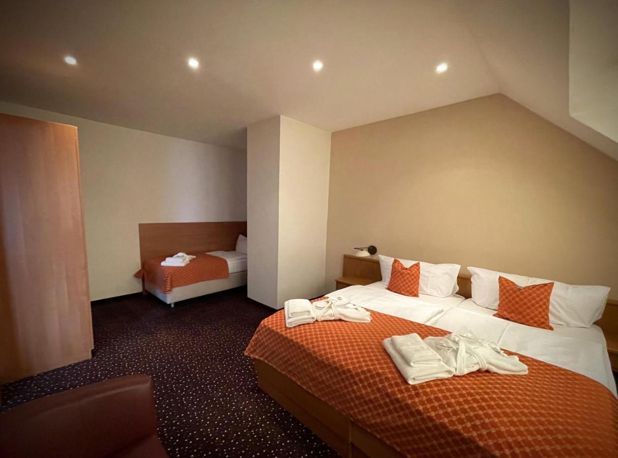Lazensky Hotel Pyramida Františkovy Lázně Extérieur photo
