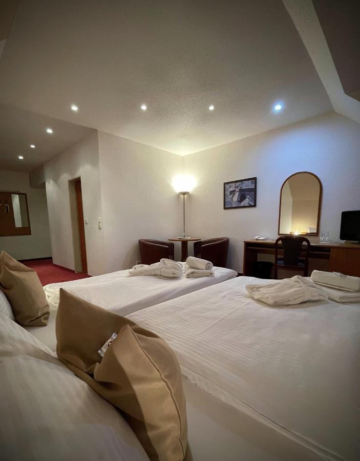 Lazensky Hotel Pyramida Františkovy Lázně Extérieur photo