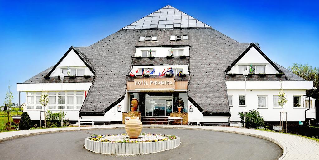Lazensky Hotel Pyramida Františkovy Lázně Extérieur photo