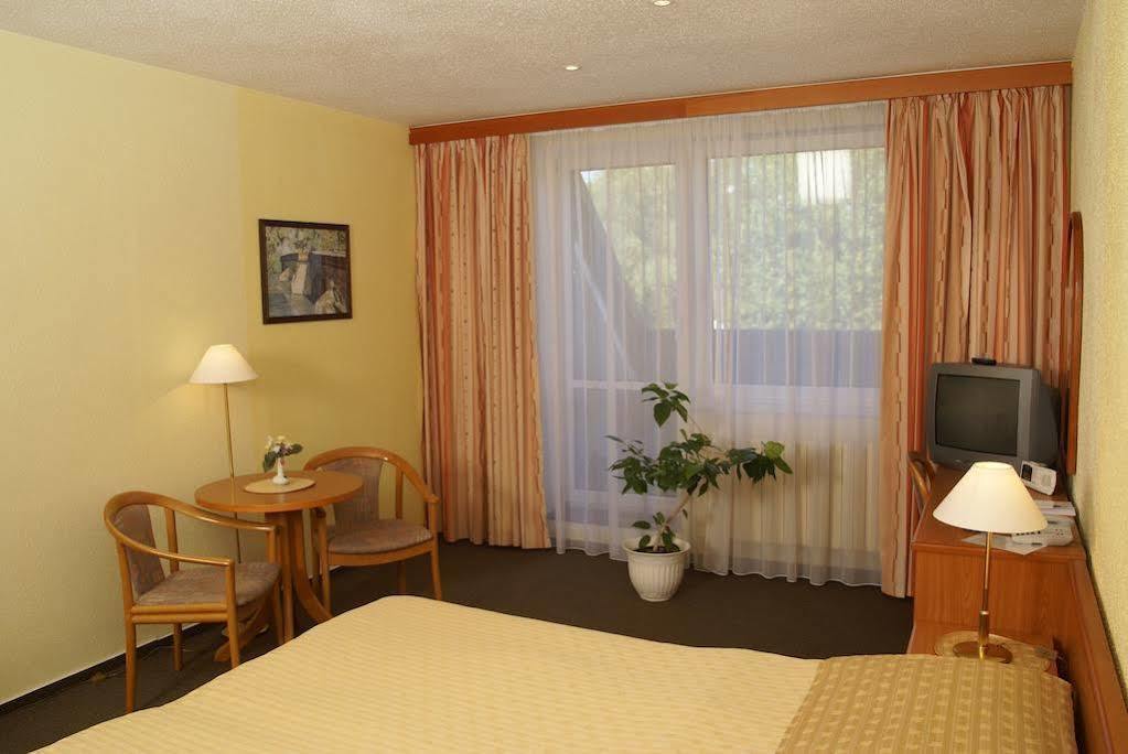 Lazensky Hotel Pyramida Františkovy Lázně Extérieur photo