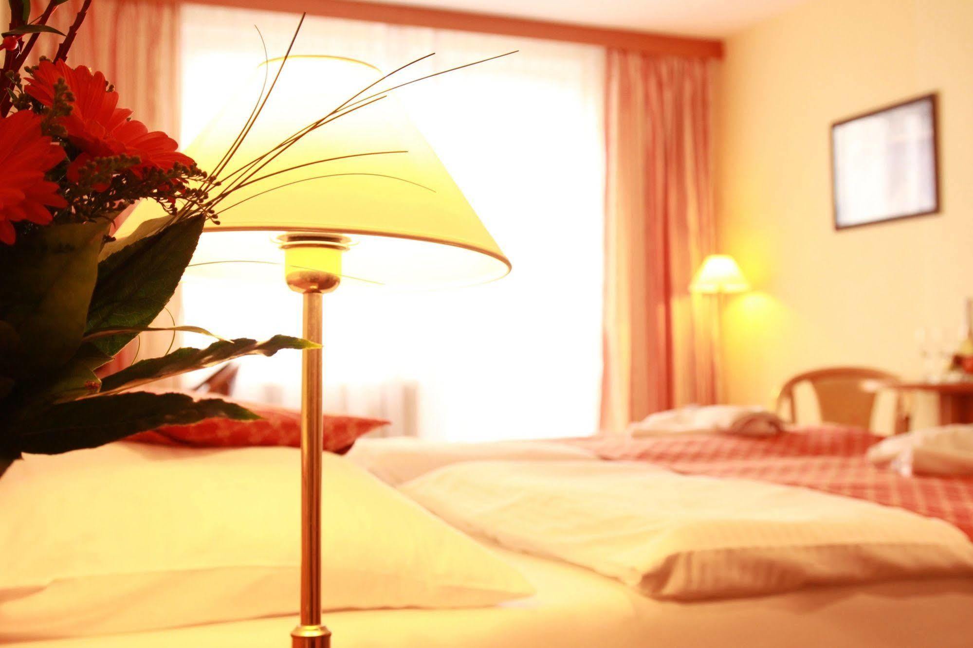 Lazensky Hotel Pyramida Františkovy Lázně Extérieur photo