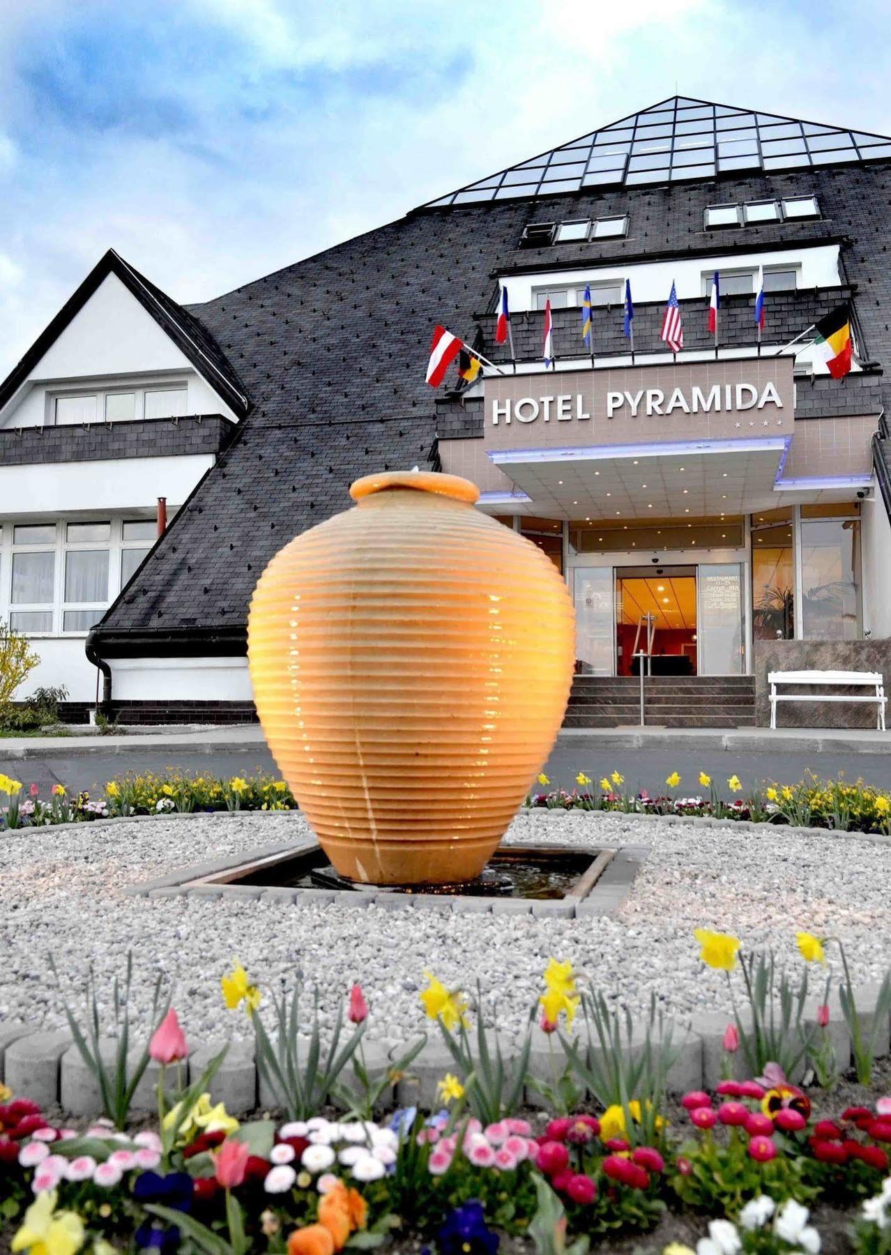 Lazensky Hotel Pyramida Františkovy Lázně Extérieur photo