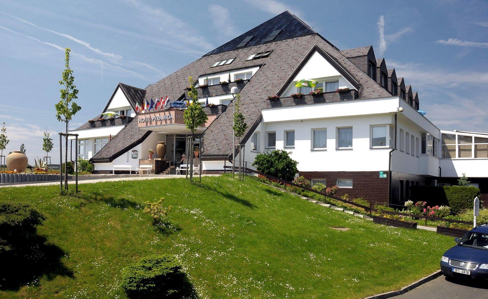 Lazensky Hotel Pyramida Františkovy Lázně Extérieur photo