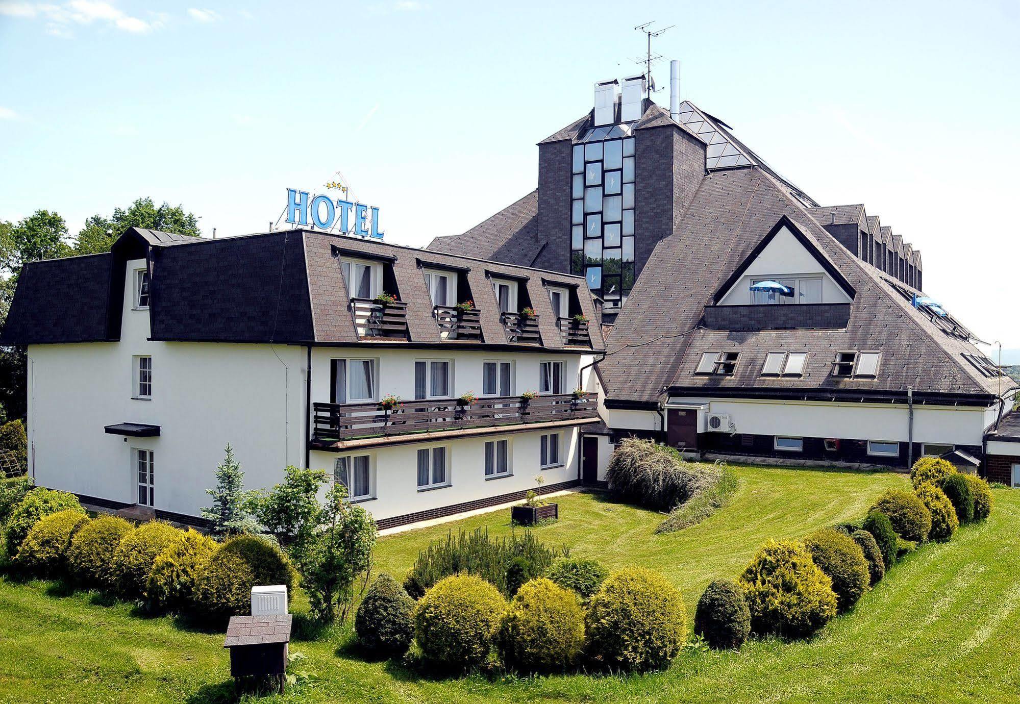 Lazensky Hotel Pyramida Františkovy Lázně Extérieur photo