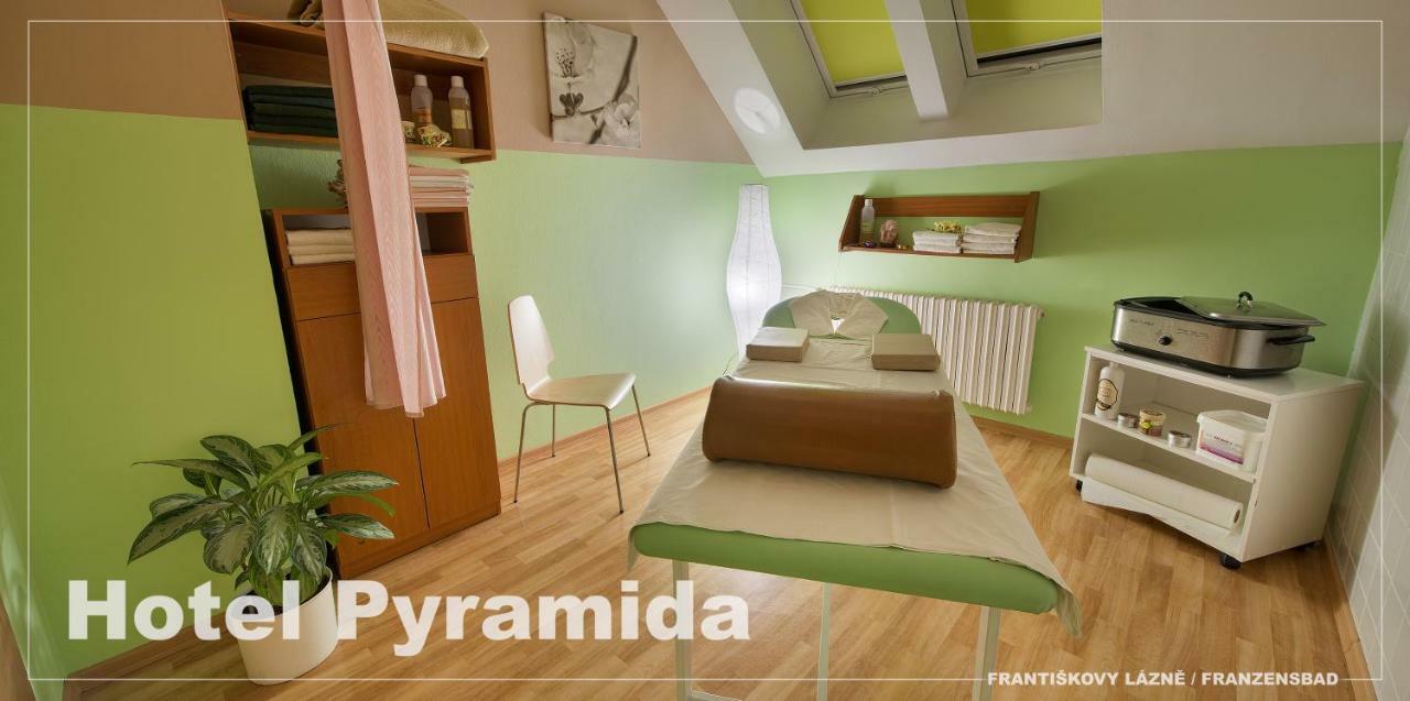 Lazensky Hotel Pyramida Františkovy Lázně Extérieur photo